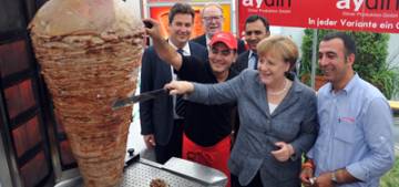 Başbakan Merkel döner kesti Başbakan Merkel döner kesti