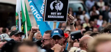 Saksonya eyaletinde Merkel’e protesto