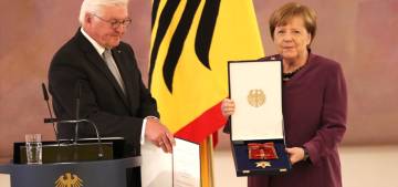Eski Başbakan Merkel'e üstün hizmet ödülü verildi