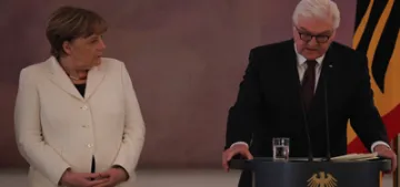 Steinmeier ve Merkel von der Leyen'i tebrik etti Steinmeier ve Merkel von der Leyen'i tebrik etti