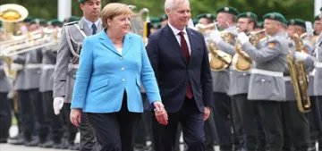 Başbakan Merkel yine titreme nöbeti geçirdi Başbakan Merkel yine titreme nöbeti geçirdi