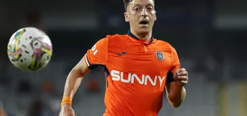 Mesut Özil futbolu bıraktığını açıkladı Mesut Özil futbolu bıraktığını açıkladı