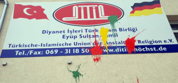 NRW’deki iki camiye saldırı ve hırsızlık girişimi