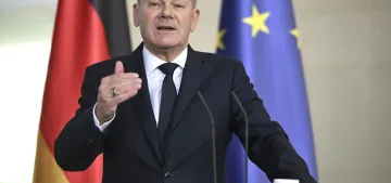 Hükümetini bir arada tutmak için mücadele ettim Hükümetini bir arada tutmak için mücadele ettim