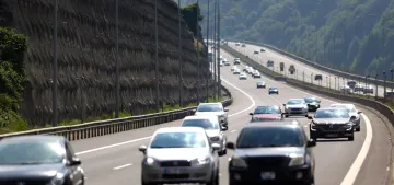 Almanya'da geçen yıla kıyasla yüzde 31,7 daha az araç trafiğe kaydedildi