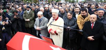 Ozan Arif Samsun’da toprağa verildi Ozan Arif Samsun’da toprağa verildi