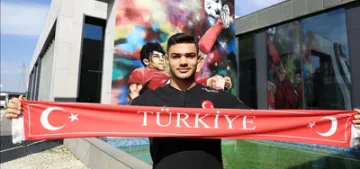Milli futbolcu Ozan Kabak ameliyat edildi