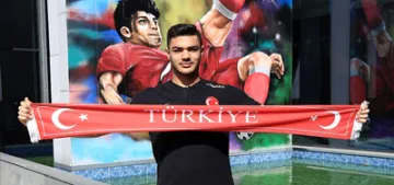 Schalke taraftarı Ozan'ı ayın futbolcusu seçti