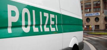 Almanya'da camiye kuşun sıkıldı Almanya'da camiye kuşun sıkıldı