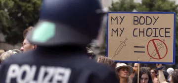 Almanya’da yine koronavirüs önlemleri protesto edildi Almanya’da yine koronavirüs önlemleri protesto edildi