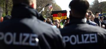 Essen’de AfD kongresine karşı çıkanlarla polis arasında arbede çıktı