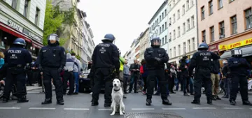 Frankfurt’ta koronavirüs protestosuna polis müdahalesi Frankfurt’ta koronavirüs protestosuna polis müdahalesi