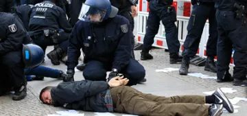 Almanya’da yılda en az 12 bin polis şiddeti yaşanıyor Almanya’da yılda en az 12 bin polis şiddeti yaşanıyor