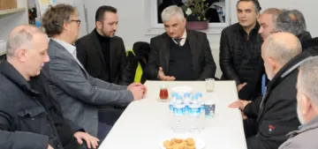 Almanya'da saldırılan camiye belediye başkanından ziyaret Almanya'da saldırılan camiye belediye başkanından ziyaret