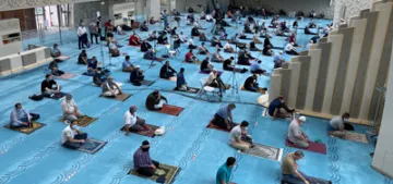 Salgın sonrası Almanya'da ilk cuma namazı kılındı Salgın sonrası Almanya'da ilk cuma namazı kılındı