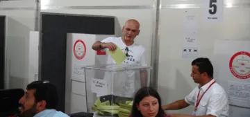 Almanya’da oy kullanmada 3. Gün