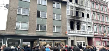 Solingen‘de kundaklama sonucu çıkan yangında ölenler anıldı Solingen‘de kundaklama sonucu çıkan yangında ölenler anıldı