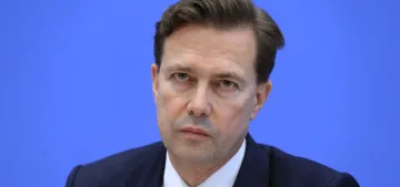 Almanya Merkel'in dinlenmesi olayının peşini bırakmıyor