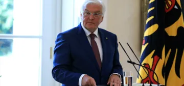 Steinmeier göçmenlere sürekli şüpheyle yaklaşılmasıni utanç verici olarak niteledi