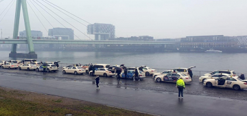 Taksiciler yeni uygulamayı protesto ettiler