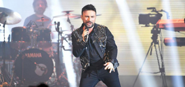 Tarkan Düsseldorf’ta konser verdi