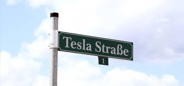 Almanya'da Tesla fabrikasını protesto edenler polis tarafından dağıtıldı