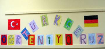 Almanya'da Türkce icin imza kampanyasi