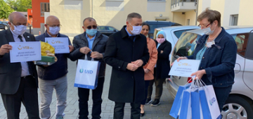 Huzurevine maske hibe ettiler