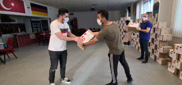 YTB’den Almanya'daki sığınmacılara bayram hediyesi