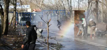 Yunanistan'ın sığınmacılara sert müdahalesi sürüyor Yunanistan'ın sığınmacılara sert müdahalesi sürüyor