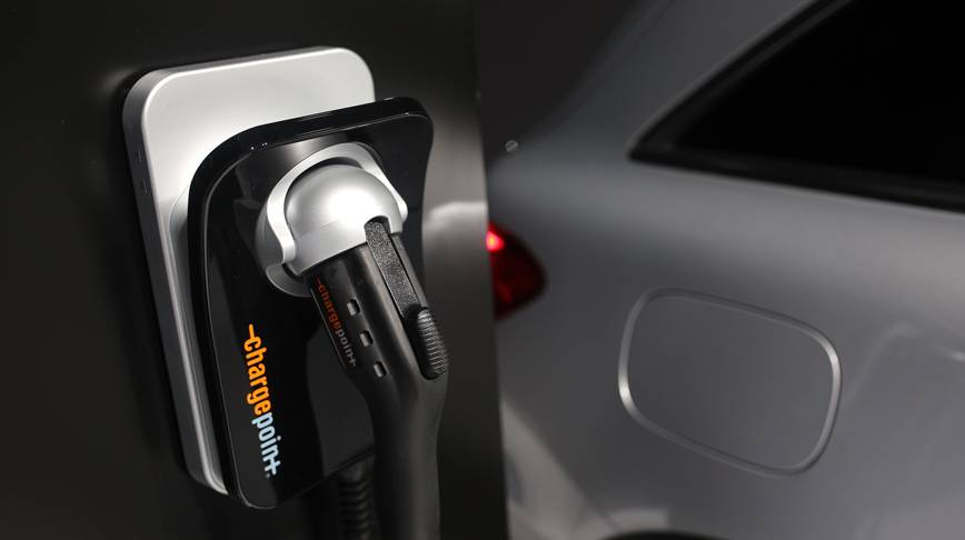 Almanya’da 50 binden fazla araba şarj istasyonu var