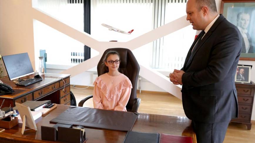 Berlin Başkonsolosu koltuğunu çocuklara devretti