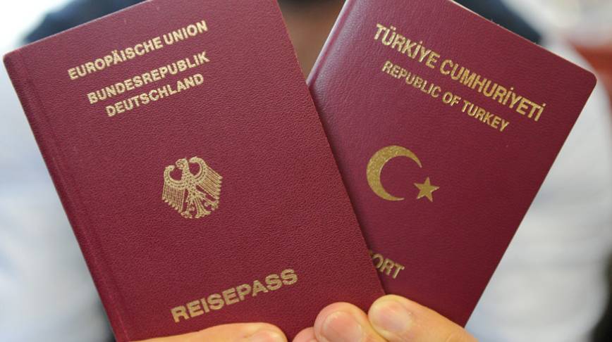 Alman hükümeti, çifte vatandaşlığın önünü açacak yasa tasarısını onayladı
