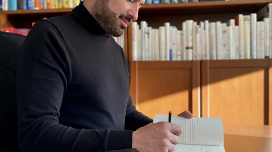 Ein Roman-Debüt vom feinsten Ein Roman-Debüt vom feinsten