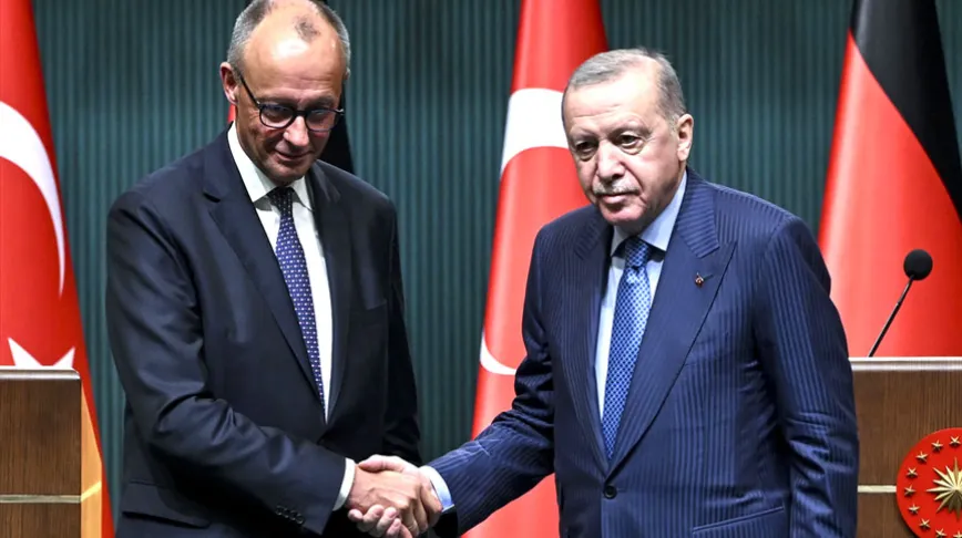 Erdoğan, Merz'i resmi törenle karşıladı