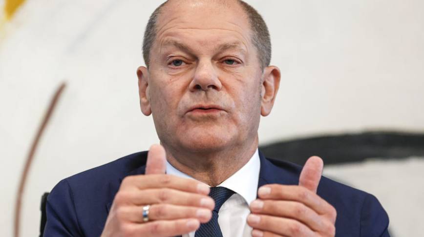 Başbakan Scholz'a apronda sarılan kişiye ne ceza verildi