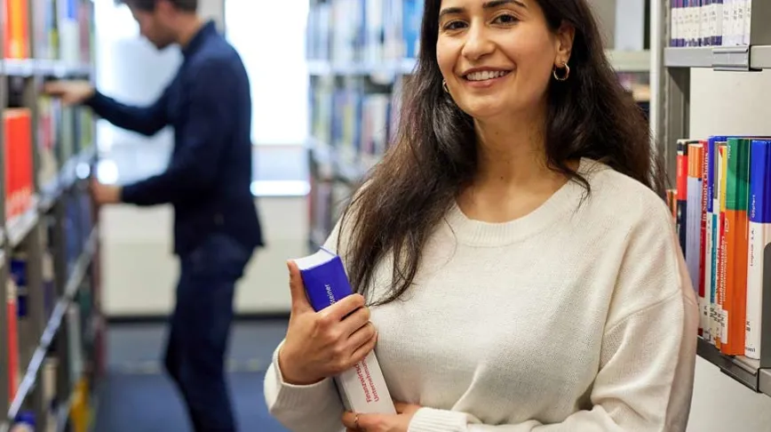 Ein Stipendium kann den Schritt in ein Studium unterstützen. SBB Stipendien Nach der Berufsausbildung studieren. SBB Stipendien