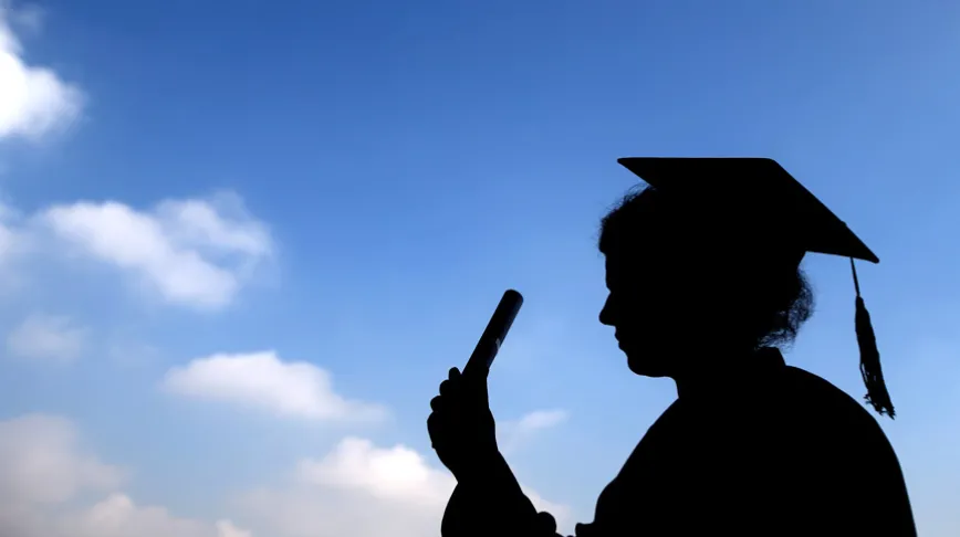 Çalışırken üniversitede okuyanlara 1000 Euro’dan fazla burs imkanı