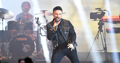 Tarkan Düsseldorf’ta konser verdi