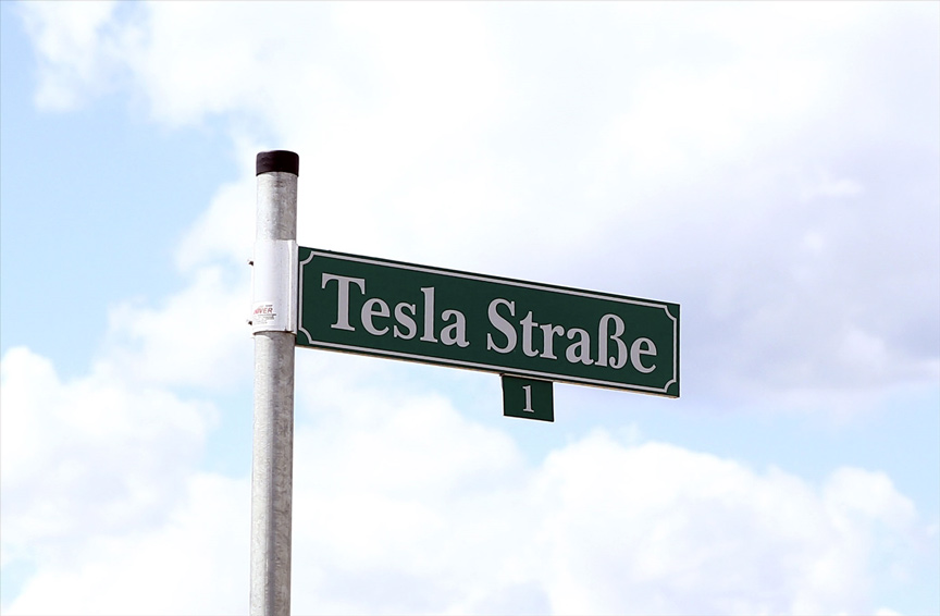 Almanya'da Tesla fabrikasını protesto edenler polis tarafından dağıtıldı Almanya'da Tesla fabrikasını protesto edenler polis tarafından dağıtıldı