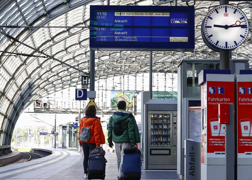 Kuzey Almanya’da teknik aksaklık nedeniyle tren seferleri durdu Kuzey Almanya’da teknik aksaklık nedeniyle tren seferleri durdu