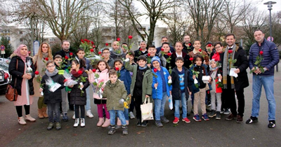 Türk çocuklarından Noel'de huzurevi ziyareti