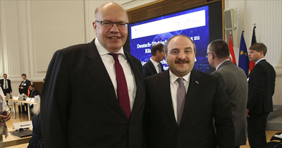 Bakan Varank Alman mevkidaşı ile görüştü Bakan Varank Alman mevkidaşı ile görüştü