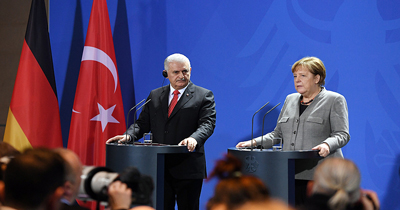 Merkel ve Yildirim Berlin'de bir araya geldi